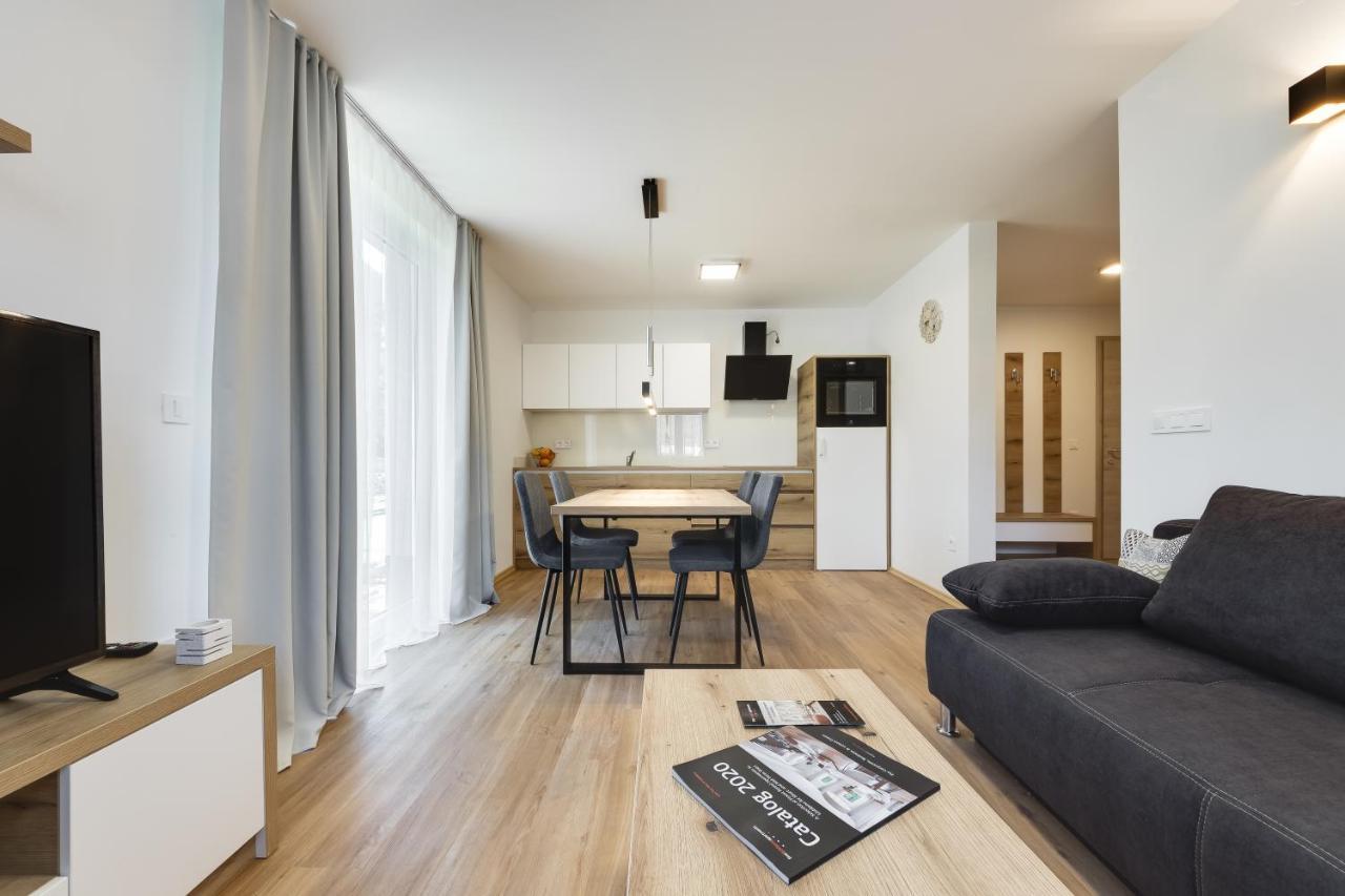 Chic Apartments With Finnish Sauna And Jacuzzi ครานสกา โกรา ภายนอก รูปภาพ