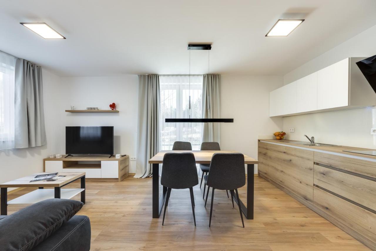 Chic Apartments With Finnish Sauna And Jacuzzi ครานสกา โกรา ภายนอก รูปภาพ